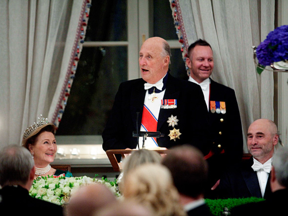 Kong Harald holder tale under Stortingsmiddagen i 2011. Foto: Stian Lysberg Solum / SCANPIX
